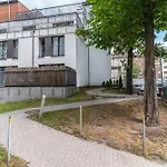Red Apartment Z Tarasem